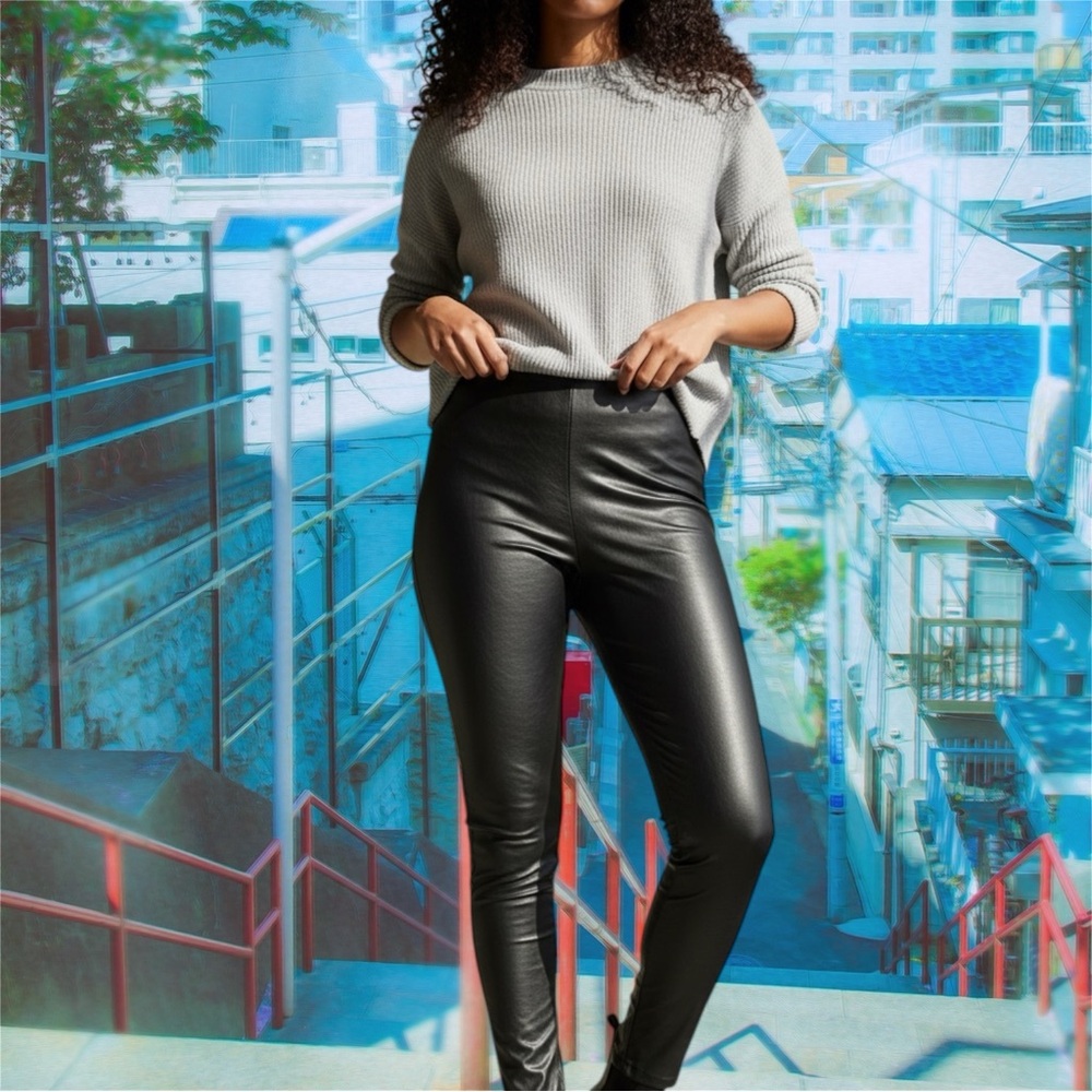 Vintage High-Waist Black Faux Leather Leggings - Women - Picture 3 of 10